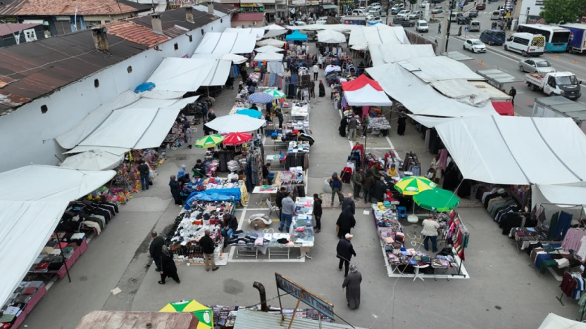Geleneksel Bayram Pazarı Kuruldu