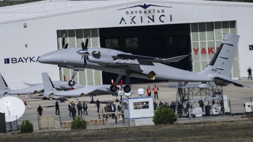 İtalyan Heyeti Baykar'da: KIZILELMA, AKINCI ve TB3 Uçuşu İzledi
