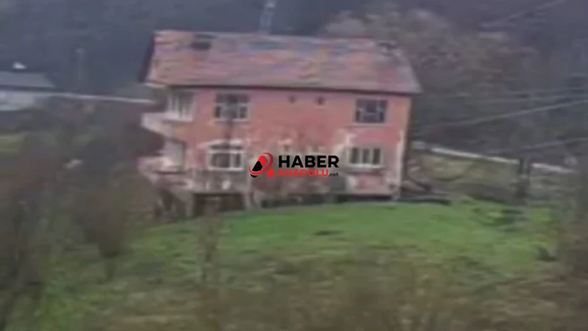 Kastamonu'da heyelan sebebiyle tahliye edilen ev çöktü