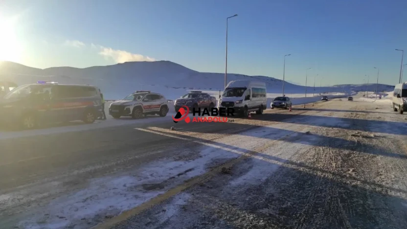 Kayseri'de minibüs ile ticari taksi çarpıştı