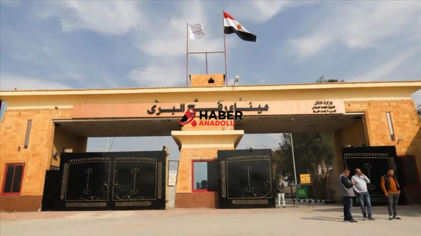 Refah Sınır Kapısı'nda sınırlı açılma