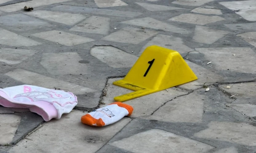 2 aylık bebeğini pencereden attı