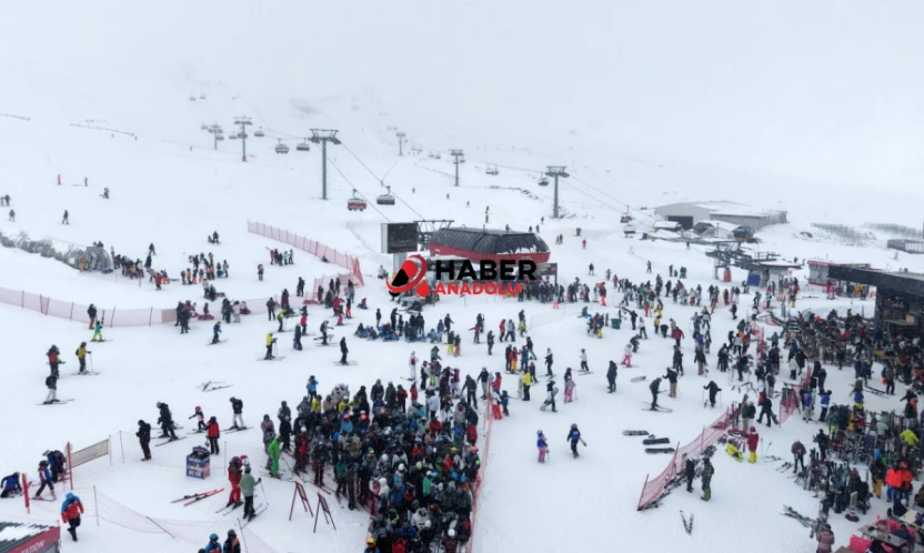 Erciyes sömestirin ilk hafta sonunda 250 bin kişiyi ağırladı