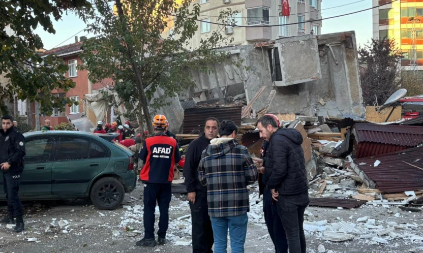 Gebze'de bina çöktü!