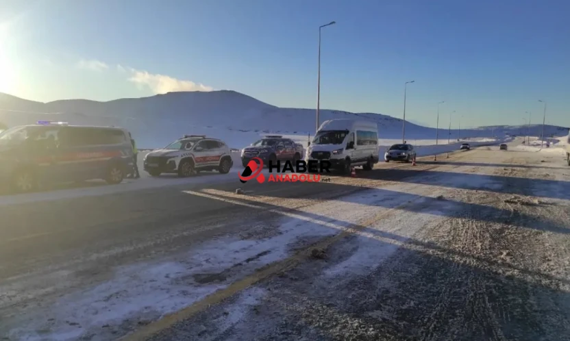 Kayseri'de minibüs ile ticari taksi çarpıştı