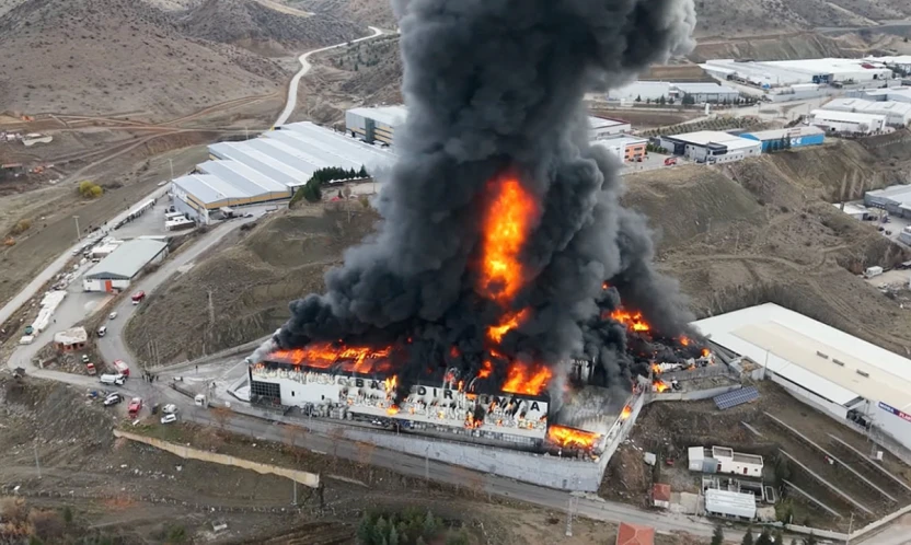 Kırıkkale'de Madeni Yağ Fabrikasında Yangın: İşçiler Tahliye Edildi