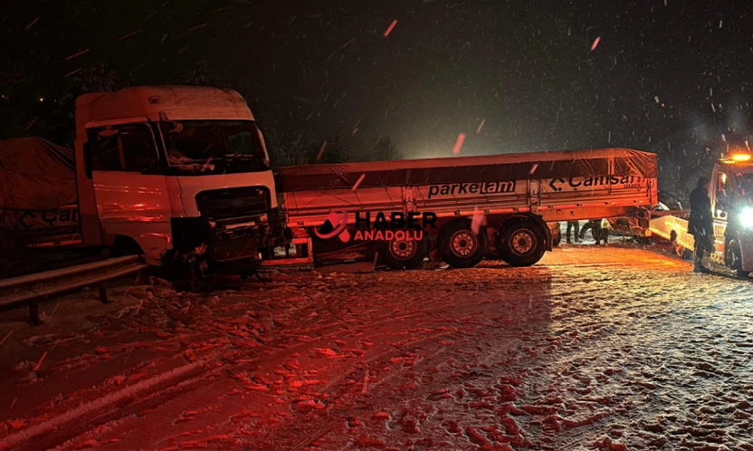 Ortalık savaş alanına döndü: 7 araç birbirine çarptı