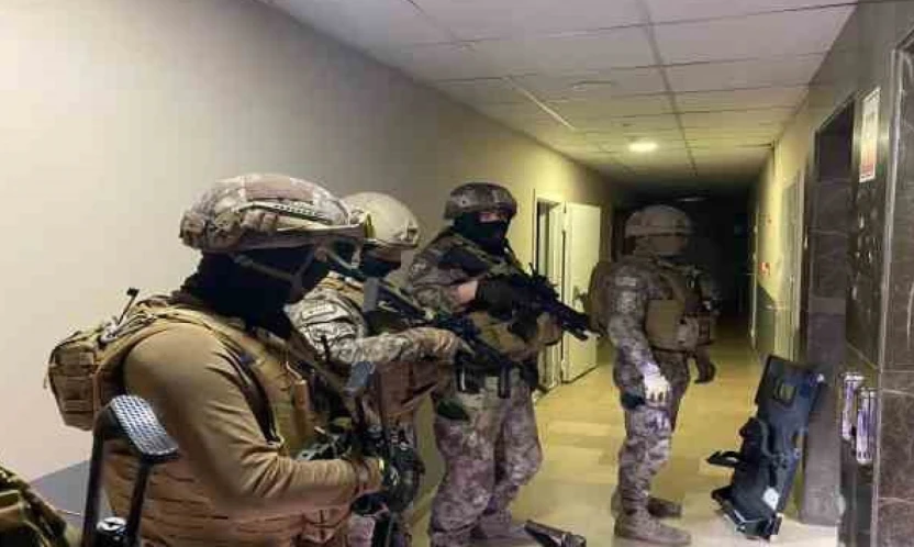 Sahte Banka Reklamlarıyla Vurgun Yapan Çeteye Baskın